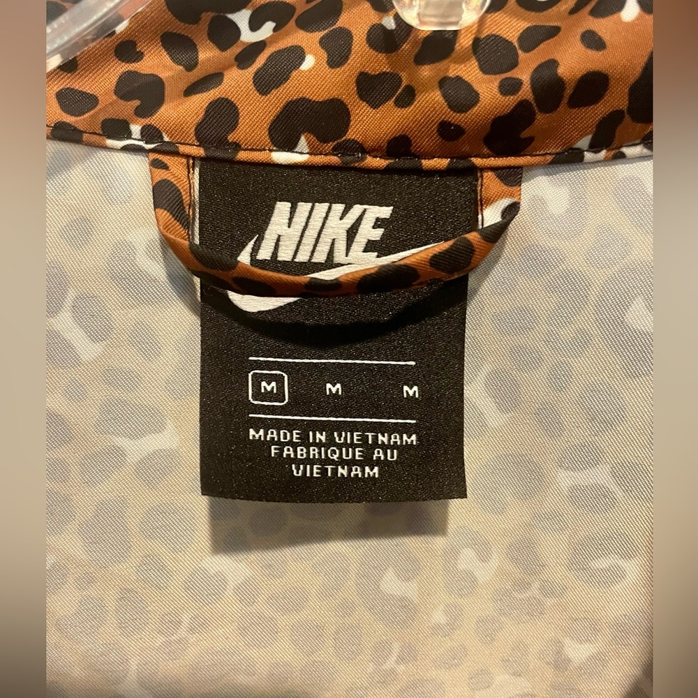 Nike Sportswear NSW Women's Full Zip Woven Jacket windbreaker Leopard size Med - Picture 2 of 5